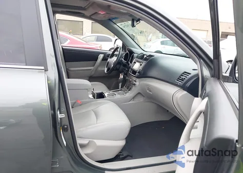 2013 Toyota Highlander Se V6 z USA, uszkodzony, nr VIN 5TDZK3EH7DS139420